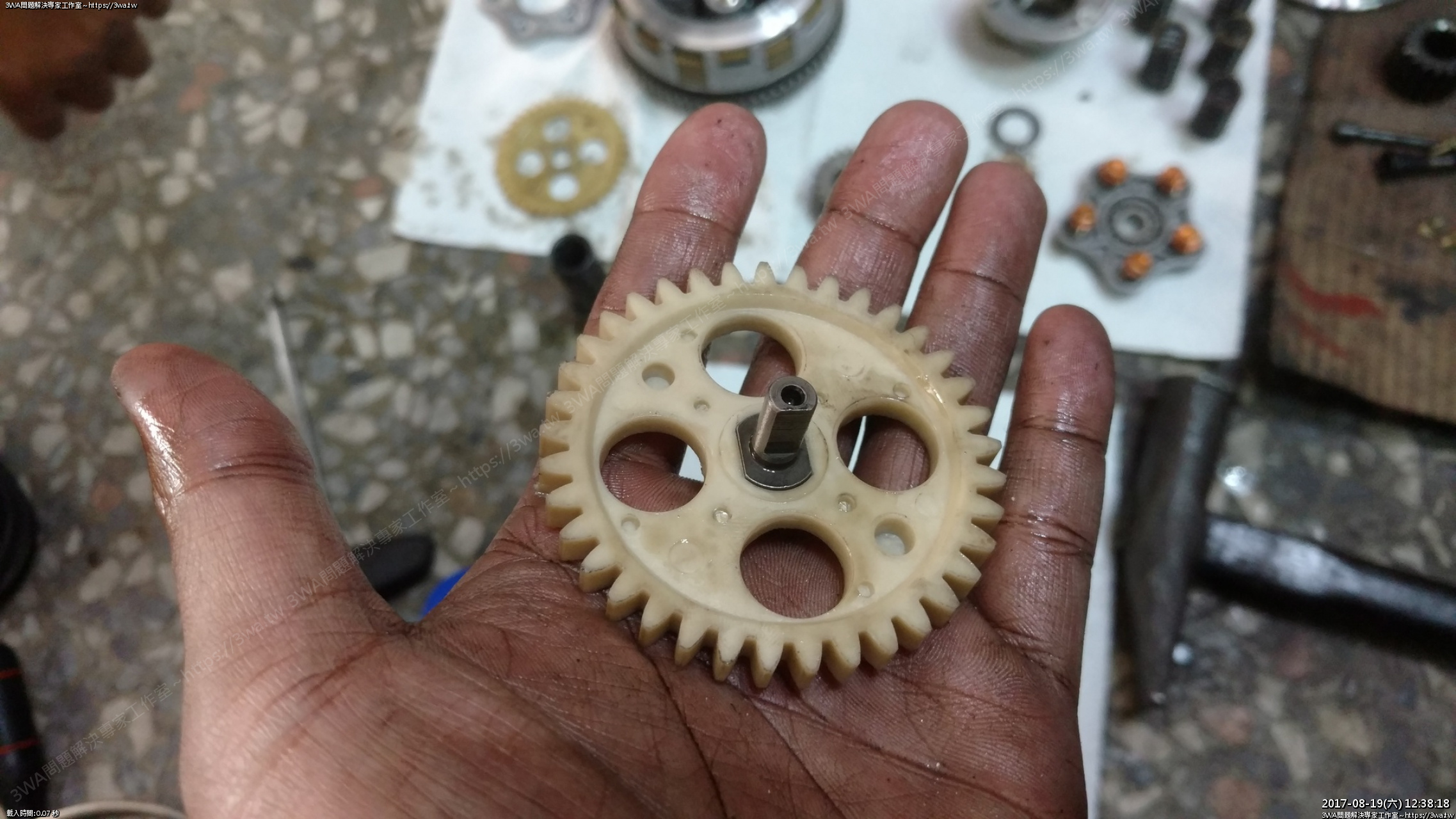 //59-126-75-42.hinet-ip.hinet.net/photo/small.php?w_size=1280&compassion=95&file_name=users/shadow/1503157335_15.jpg&rotate=90